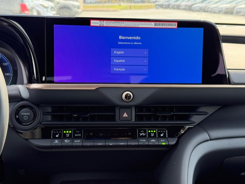 Toyota Crown Vehicle Image 8