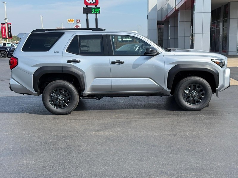 Toyota 4Runner Vehicle Image 2