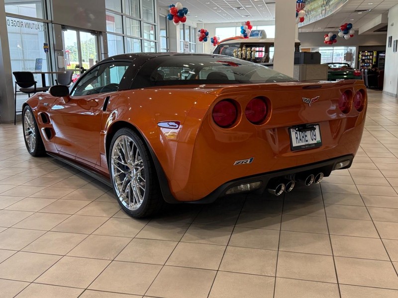 Chevrolet Corvette Vehicle Image 3