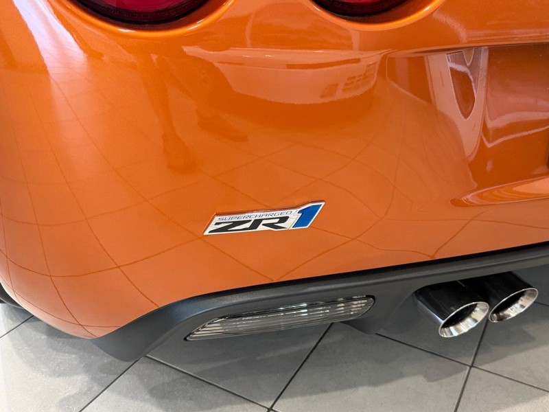 Chevrolet Corvette Vehicle Image 4