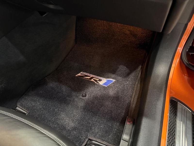 Chevrolet Corvette Vehicle Image 10