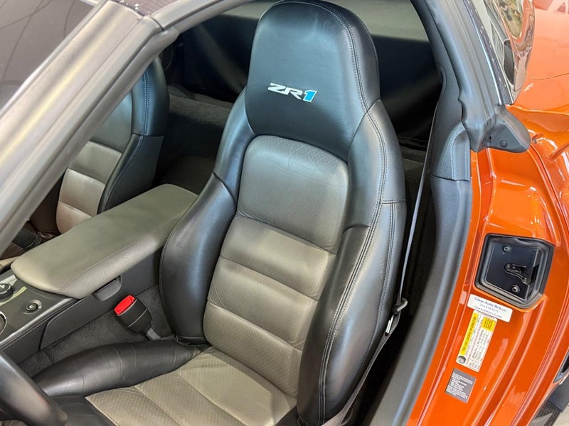 Chevrolet Corvette Vehicle Image 15