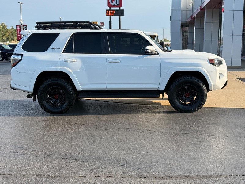 Toyota 4Runner Vehicle Image 2