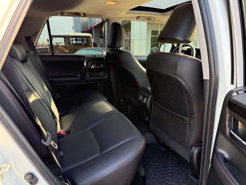 Toyota 4Runner Vehicle Image 11