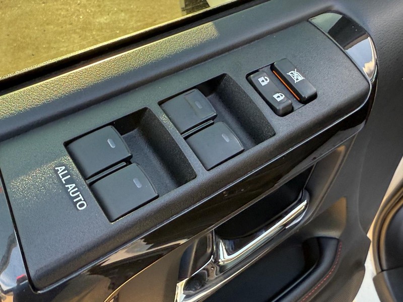 Toyota 4Runner Vehicle Image 15