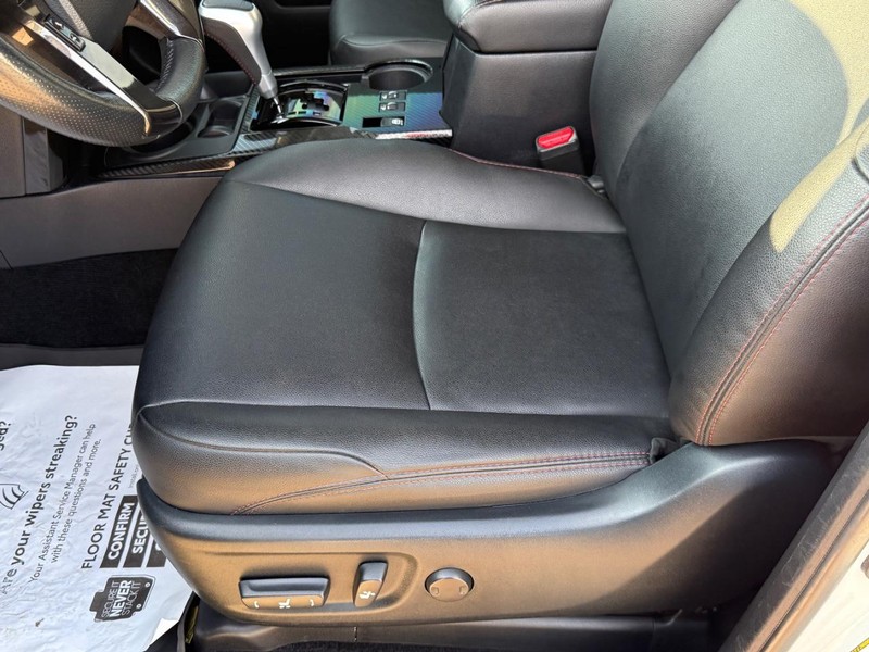 Toyota 4Runner Vehicle Image 16