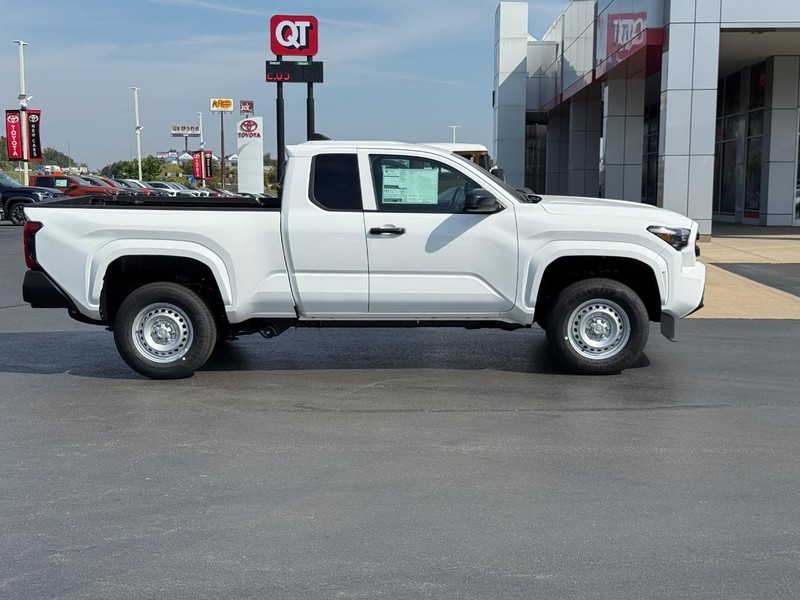 Toyota Tacoma 2WD Vehicle Image 2
