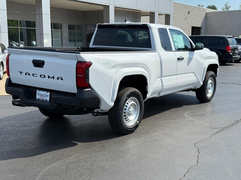 Toyota Tacoma 2WD Vehicle Image 3