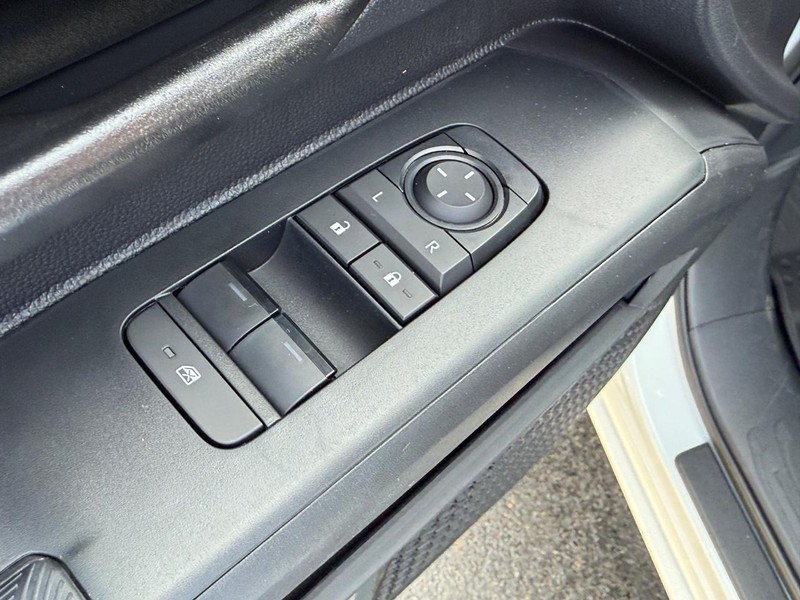 Toyota Tacoma 2WD Vehicle Image 7