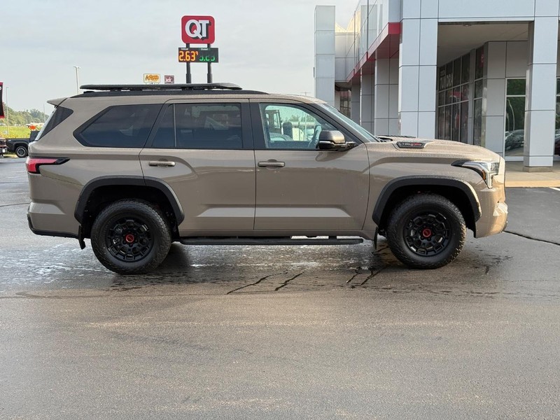 Toyota Sequoia Vehicle Image 2