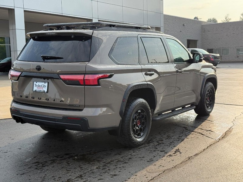 Toyota Sequoia Vehicle Image 3