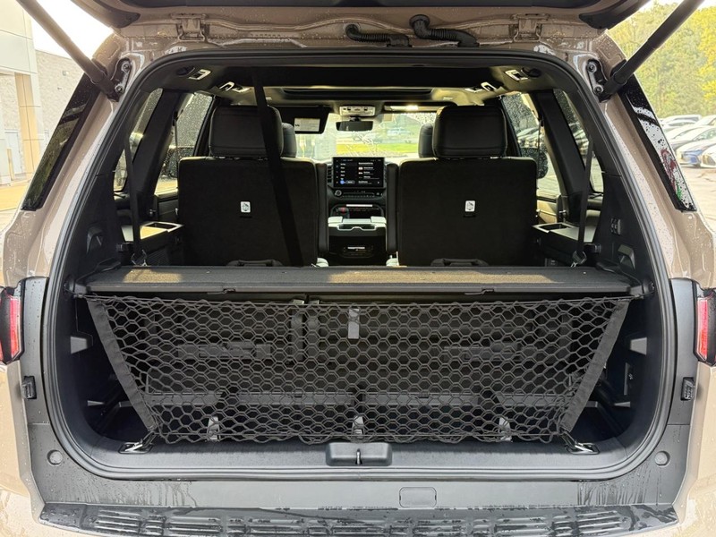 Toyota Sequoia Vehicle Image 4