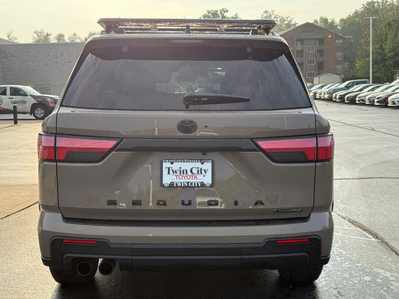 Toyota Sequoia Vehicle Image 5