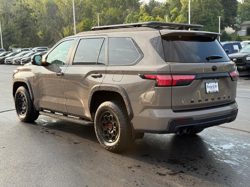 Toyota Sequoia Vehicle Image 7