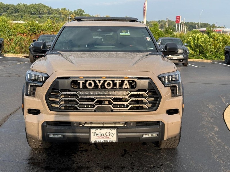 Toyota Sequoia Vehicle Image 11