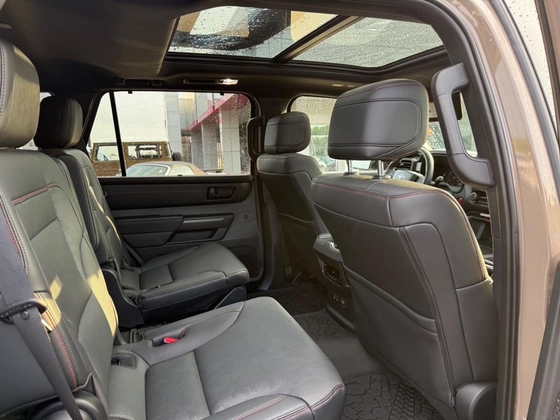 Toyota Sequoia Vehicle Image 12