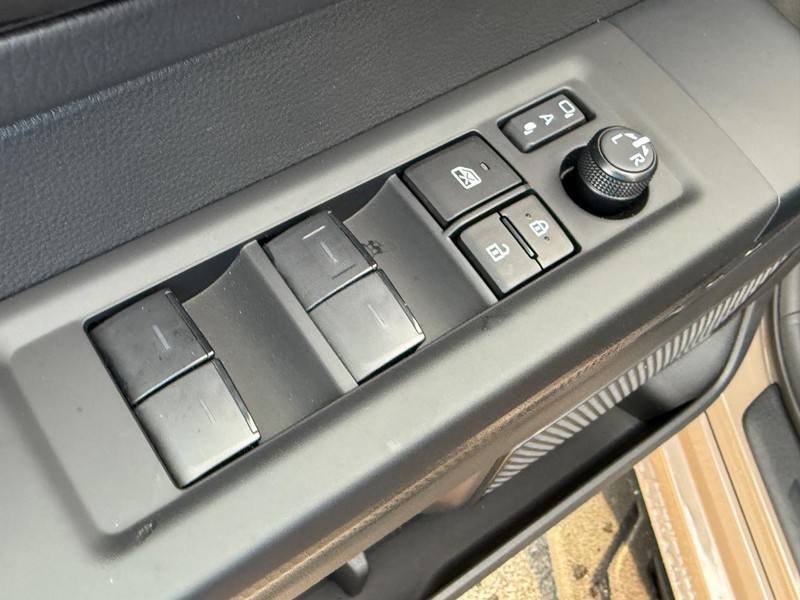 Toyota Sequoia Vehicle Image 16