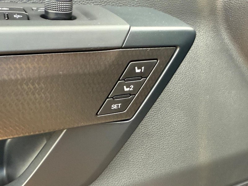 Toyota Sequoia Vehicle Image 17