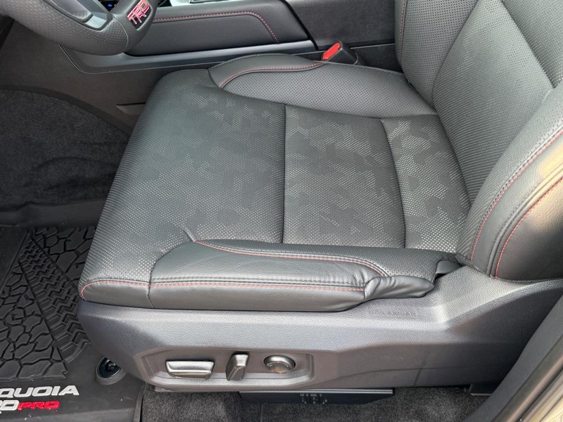 Toyota Sequoia Vehicle Image 18