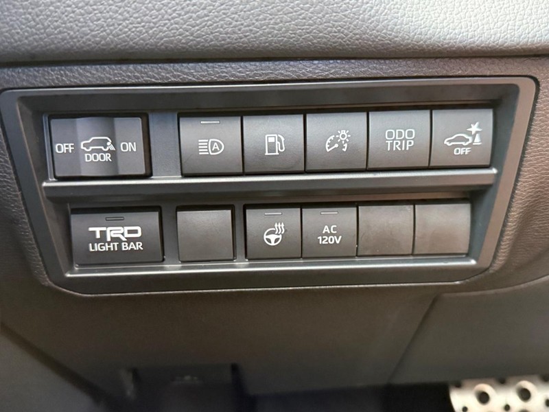 Toyota Sequoia Vehicle Image 20