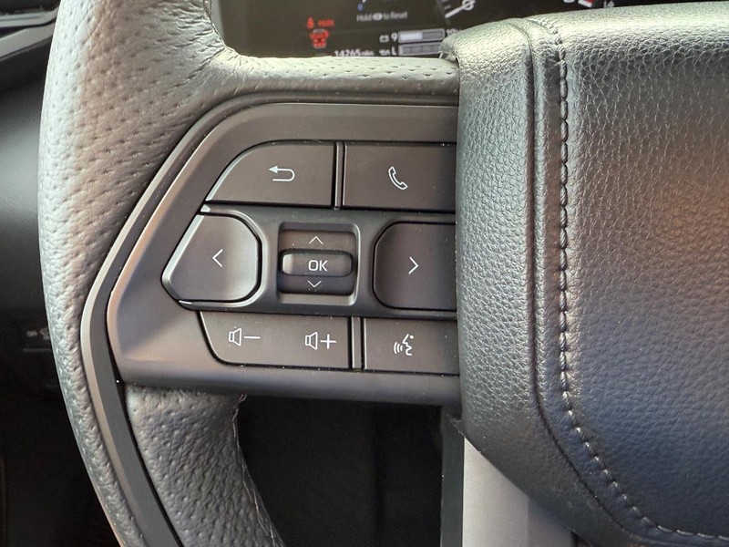 Toyota Sequoia Vehicle Image 21