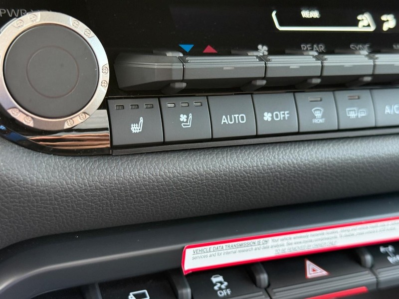Toyota Sequoia Vehicle Image 27