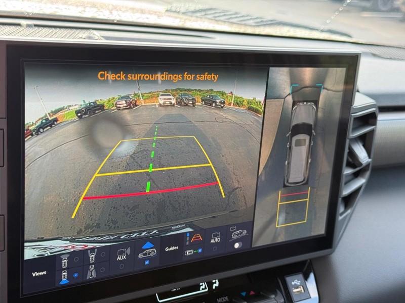 Toyota Sequoia Vehicle Image 28