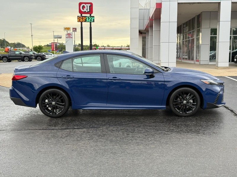 Toyota Camry Vehicle Image 2