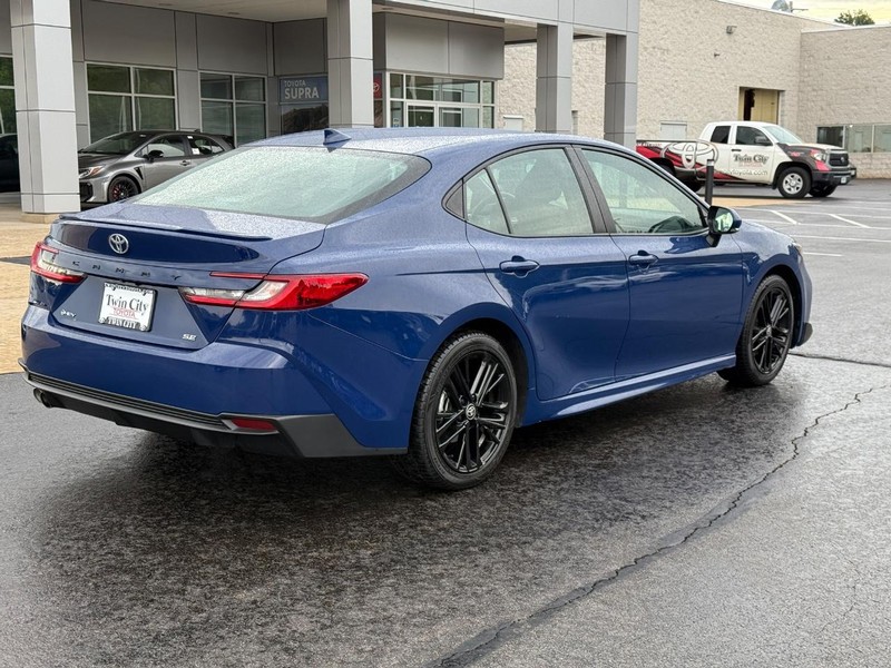 Toyota Camry Vehicle Image 3