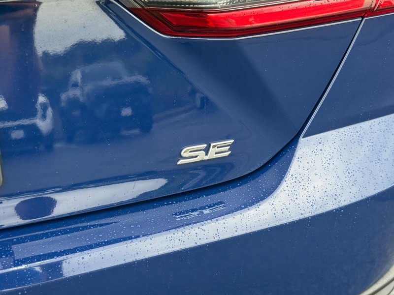 Toyota Camry Vehicle Image 5