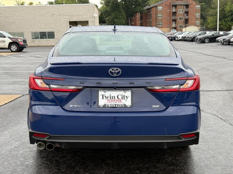 Toyota Camry Vehicle Image 6