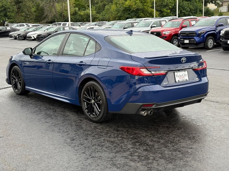 Toyota Camry Vehicle Image 7