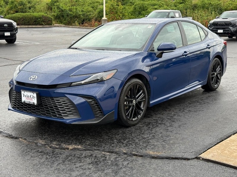 Toyota Camry Vehicle Image 9
