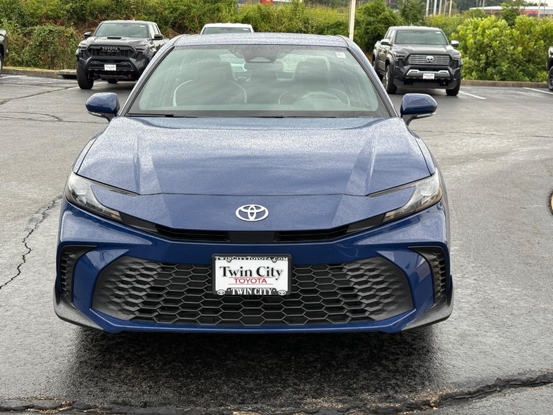 Toyota Camry Vehicle Image 10