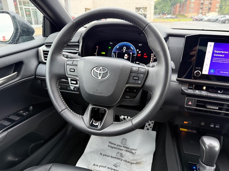 Toyota Camry Vehicle Image 13