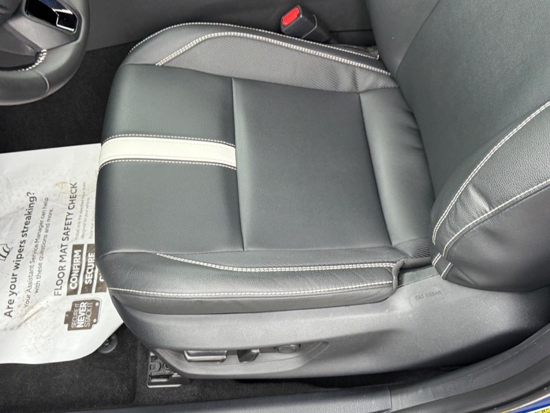 Toyota Camry Vehicle Image 16