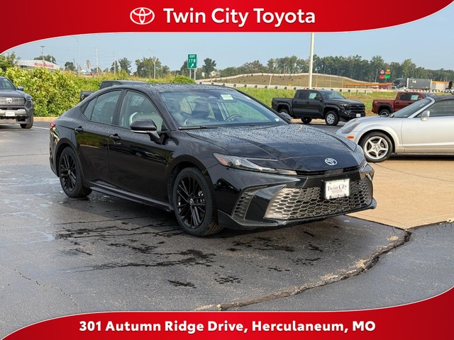 2025 Toyota Camry LE's photo