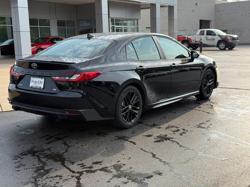 Toyota Camry Vehicle Image 3