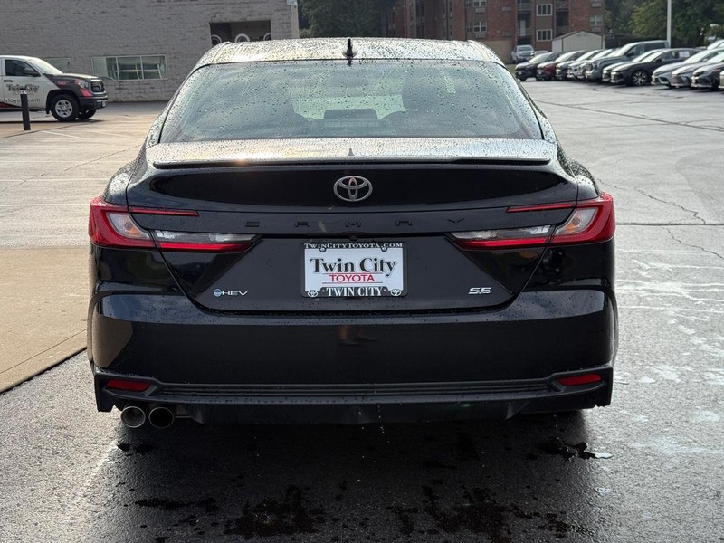 Toyota Camry Vehicle Image 5