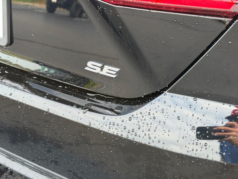 Toyota Camry Vehicle Image 6