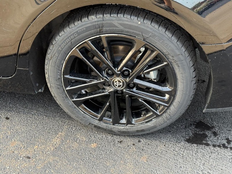 Toyota Camry Vehicle Image 8