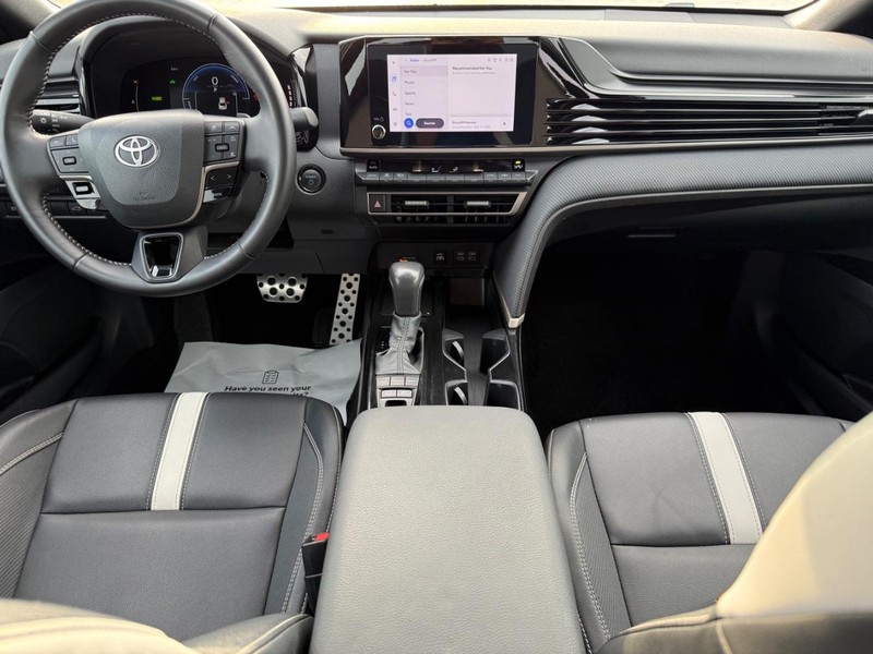 Toyota Camry Vehicle Image 12