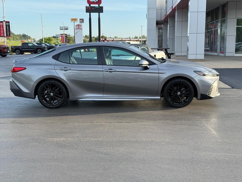 Toyota Camry Vehicle Image 2