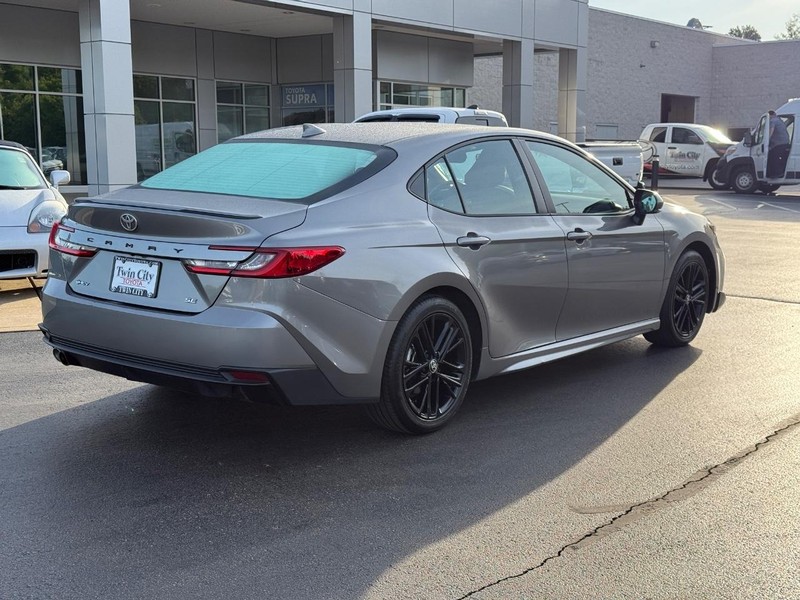 Toyota Camry Vehicle Image 3