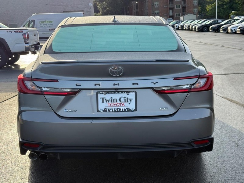 Toyota Camry Vehicle Image 5