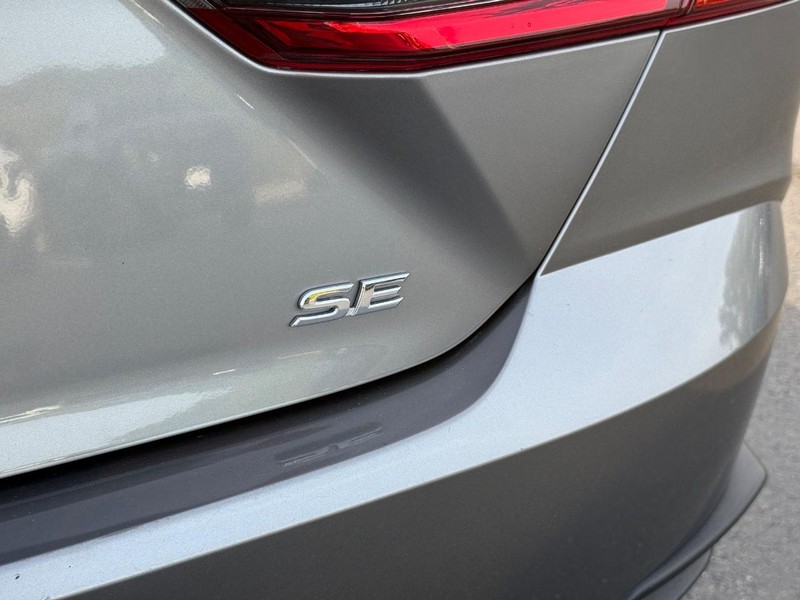 Toyota Camry Vehicle Image 6