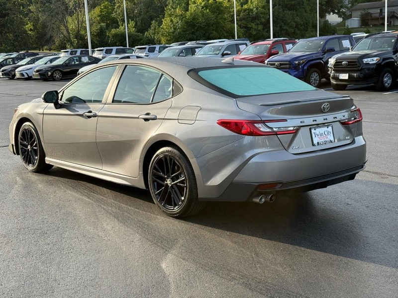 Toyota Camry Vehicle Image 7