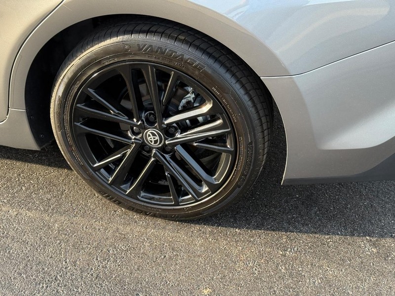 Toyota Camry Vehicle Image 8