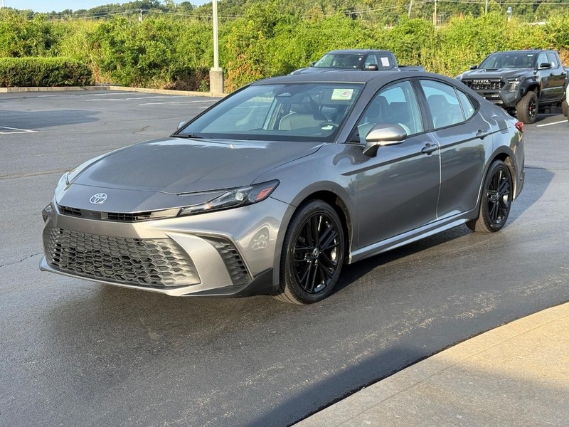 Toyota Camry Vehicle Image 9