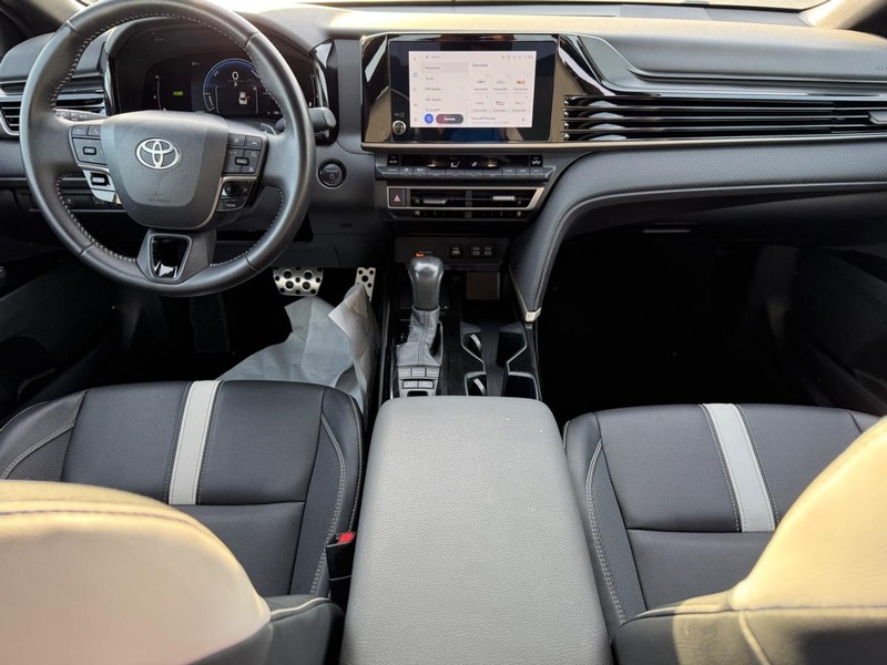 Toyota Camry Vehicle Image 12